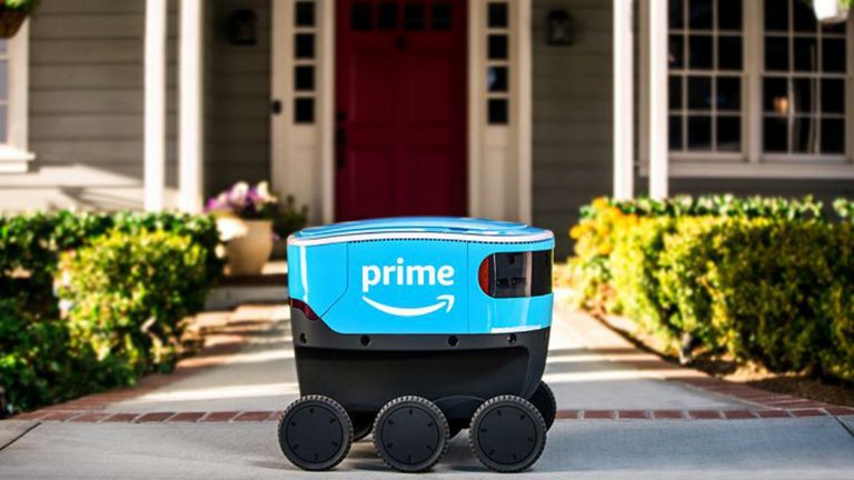 Amazon har begynt å levere med selvdrevne roboter